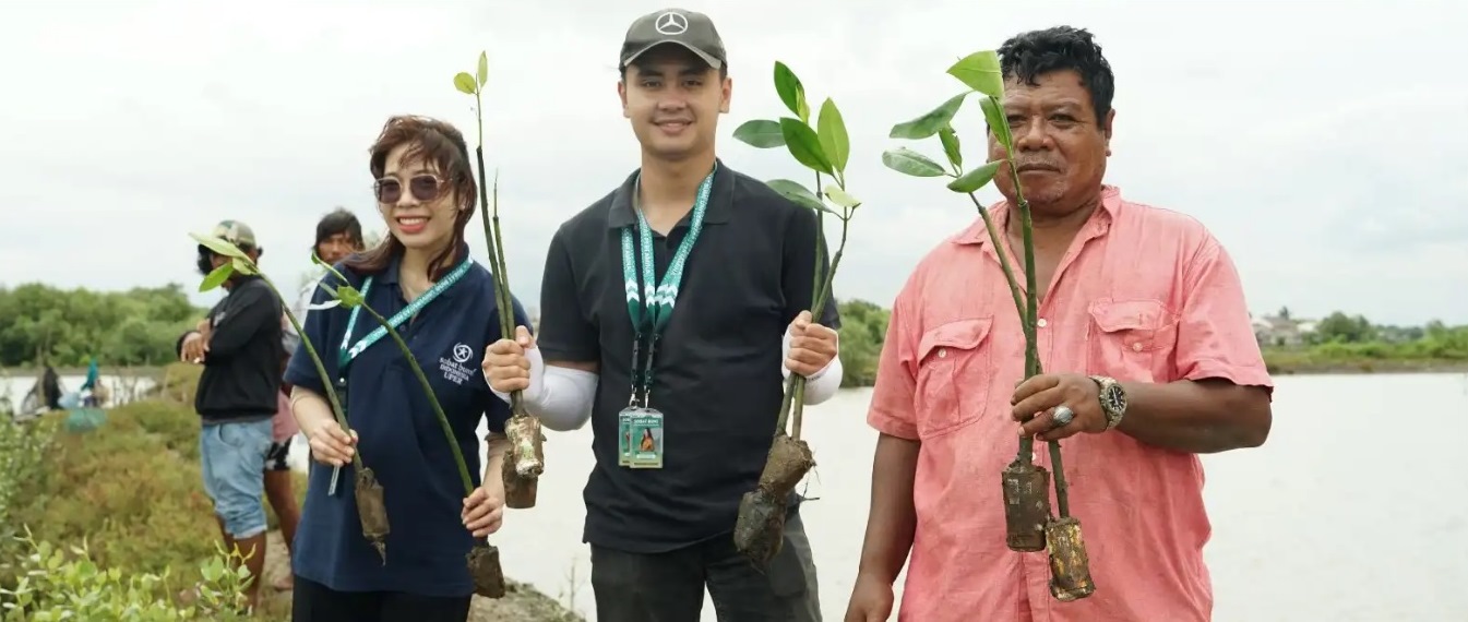 Universitas Pertamina Lanjutkan Aksi Lingkungan Lewat Penanaman Mangrove di Muara Gembong
