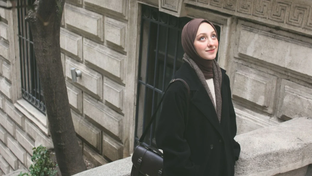 Tips Berbusana Hijab Modern Paling Praktis untuk Tampil Elegan