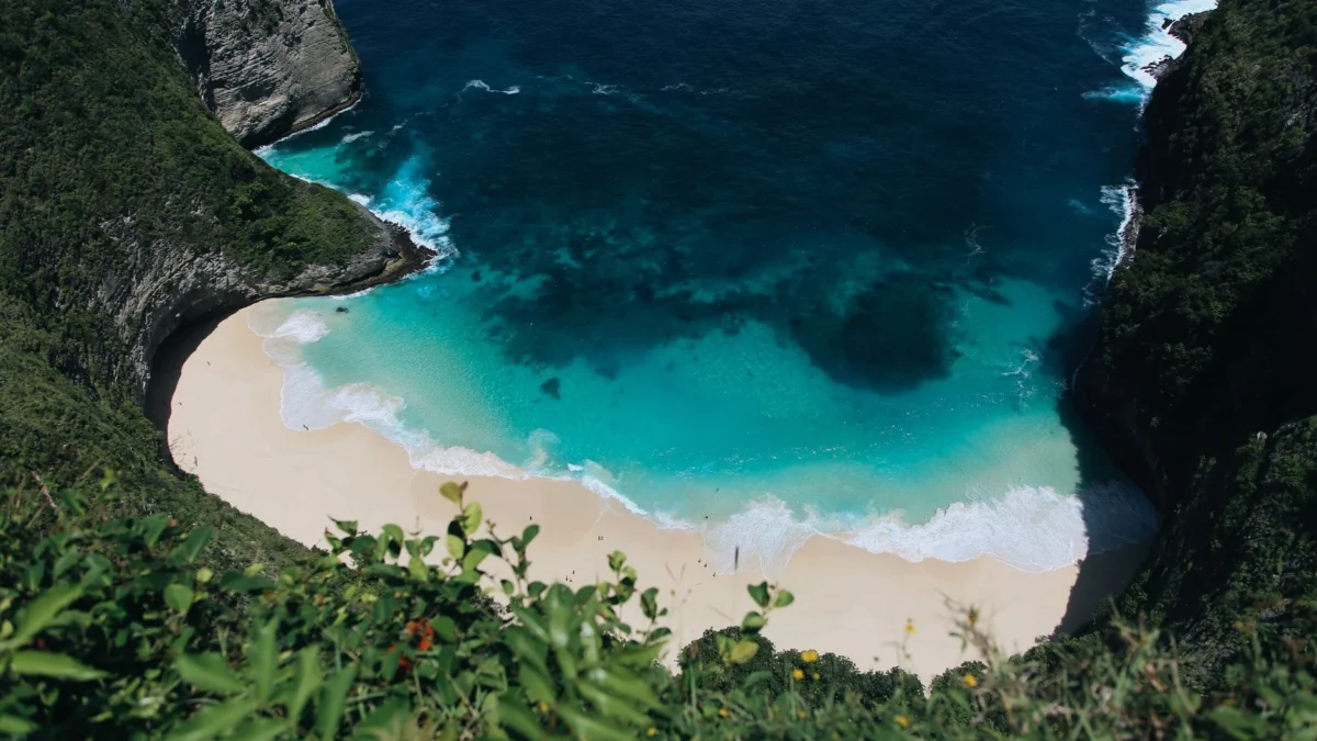 Wisata Alam Tersembunyi di Indonesia yang Wajib Dikunjungi untuk Liburan